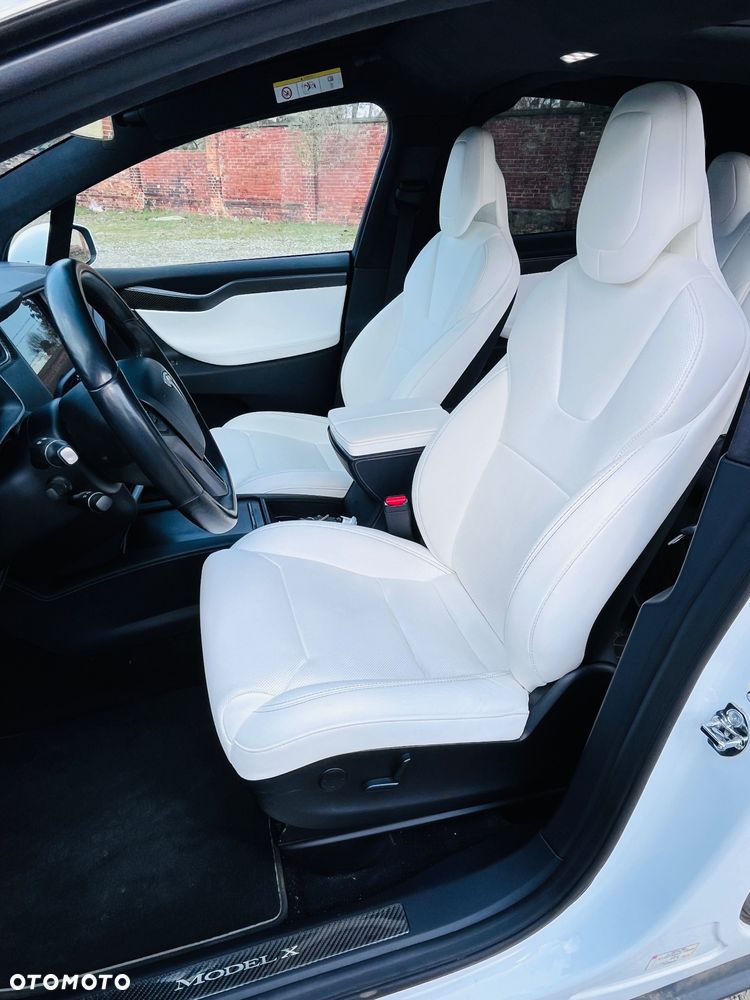 Tesla Model X - 5