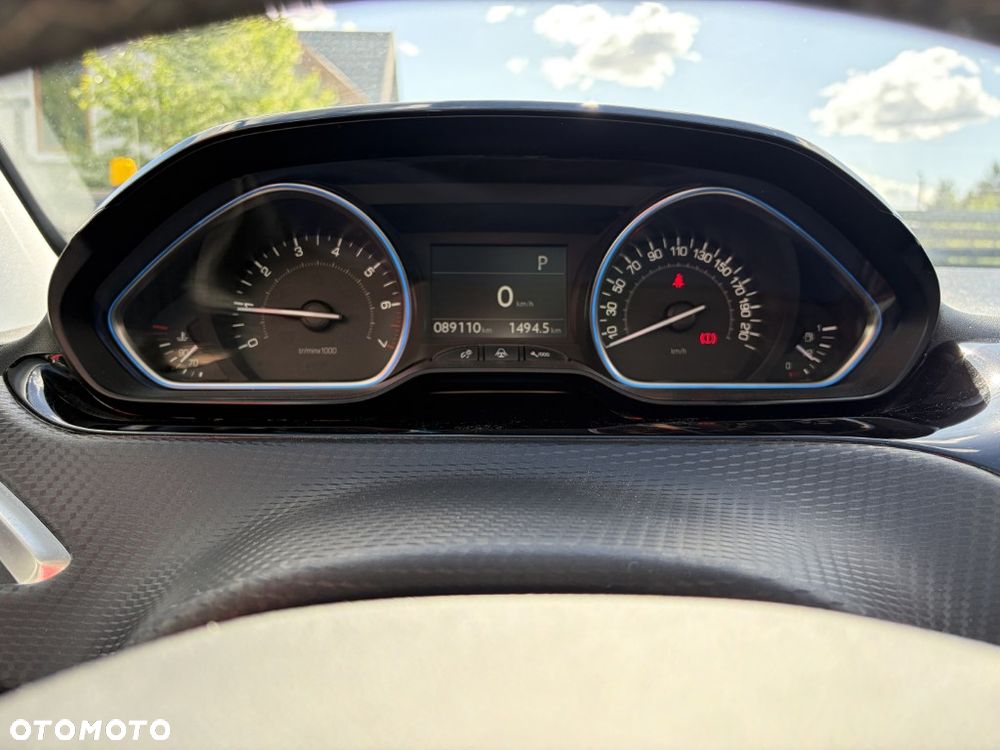 Peugeot 2008 1.2 Pure Tech GPF Allure S&S EAT6 - 17