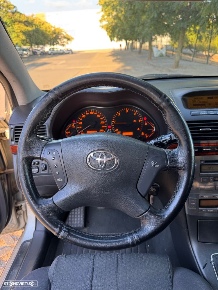 Toyota Avensis SW 2.0 D-4D - 12