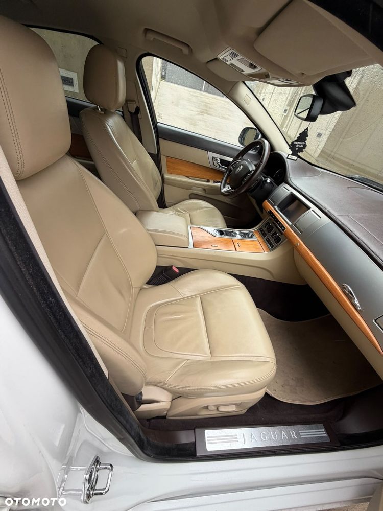 Jaguar XF - 7
