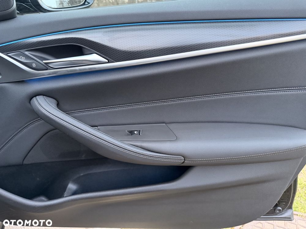 BMW Seria 5 530e xDrive M Sport sport - 26