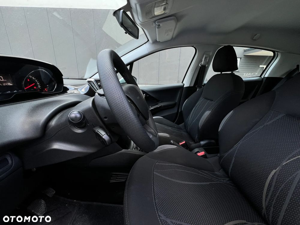 Peugeot 208 - 9