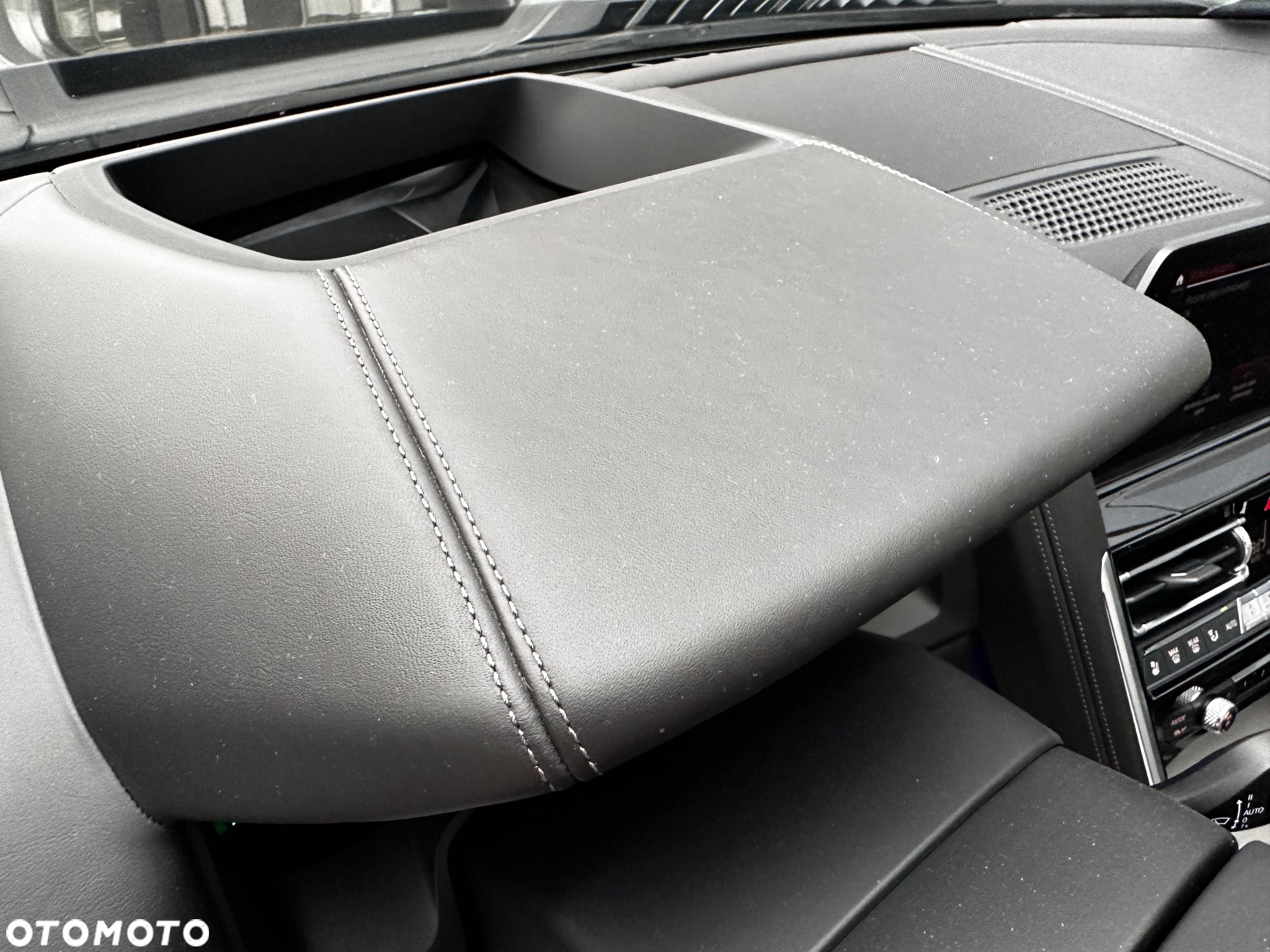 BMW Seria 8 M850i xDrive - 28