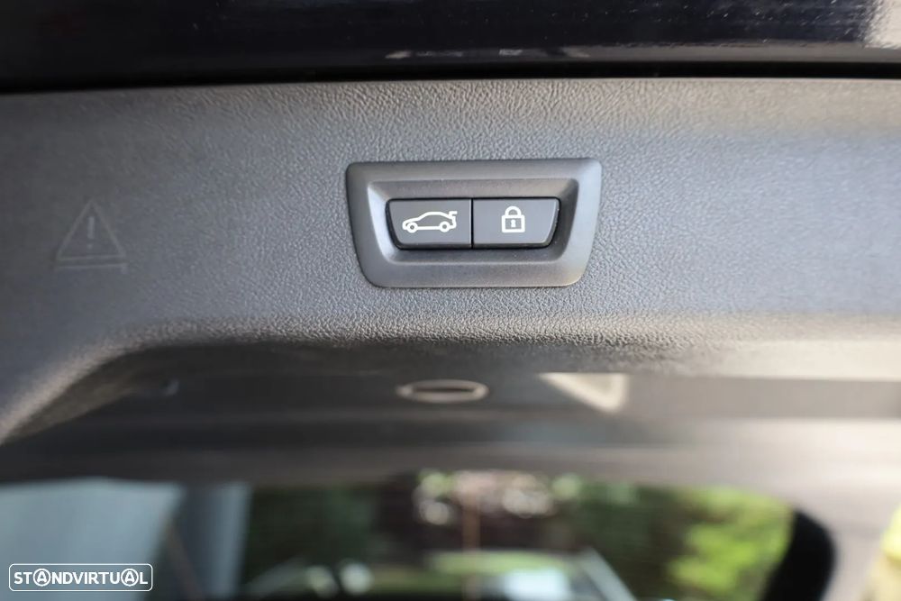 BMW 520 d Pack Desportivo M Auto - 14