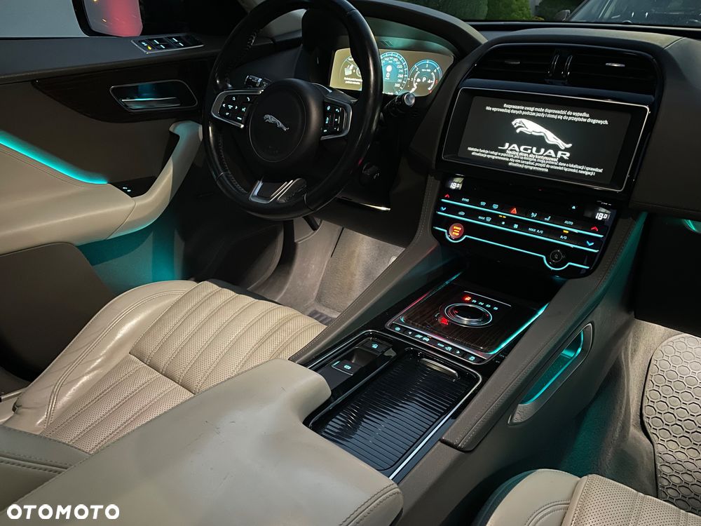 Jaguar F-Pace 2.0 i4D AWD Portfolio - 18