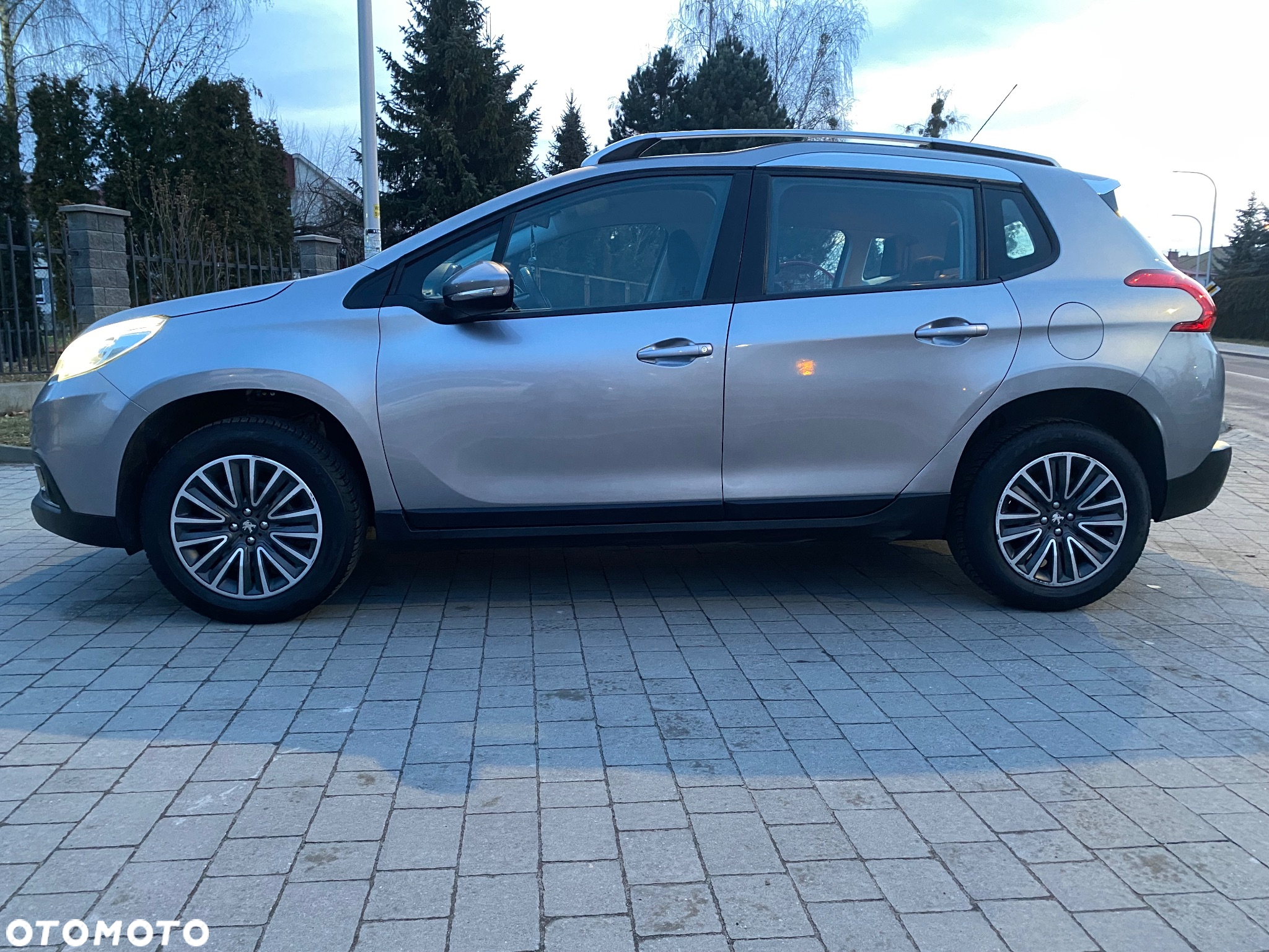 Peugeot 2008 1.2 Pure Tech Active - 2