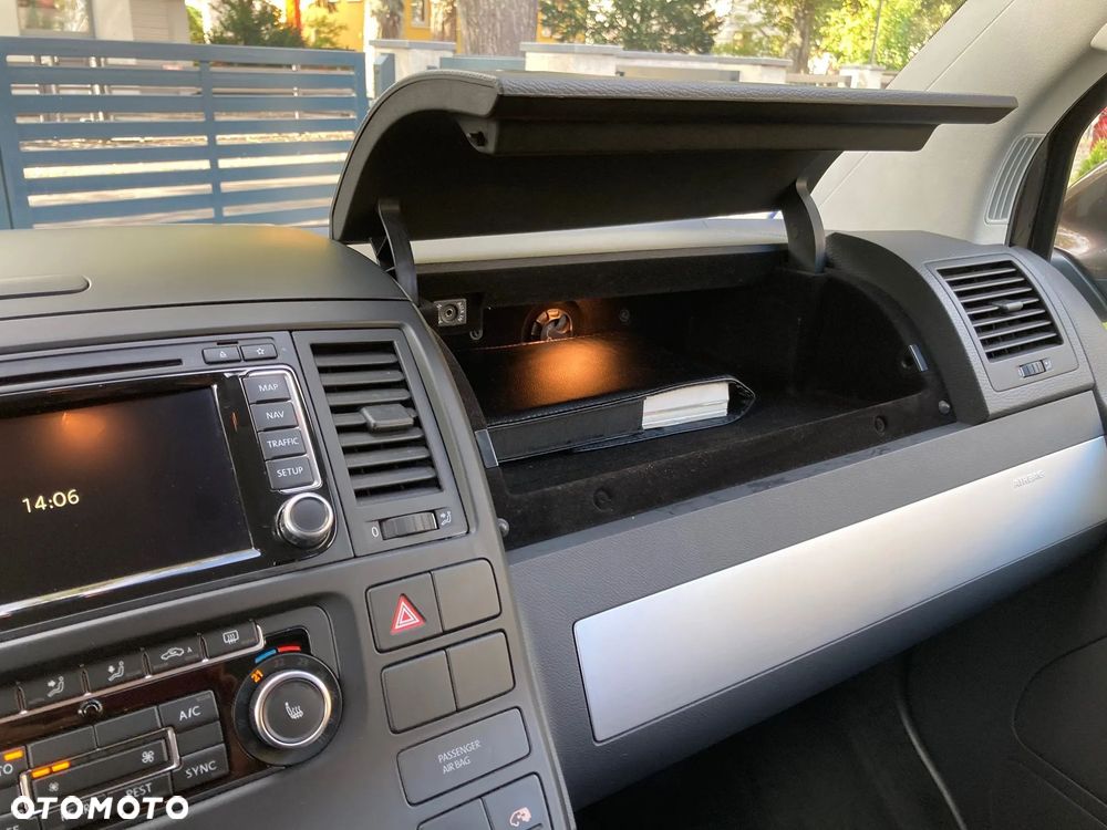 Volkswagen Multivan - 20