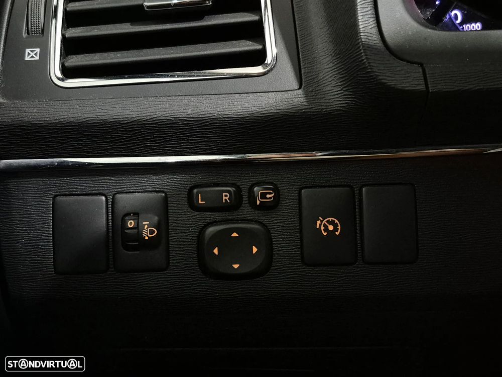 Toyota Avensis SW 2.0 D-4D Exclusive +GPS - 28
