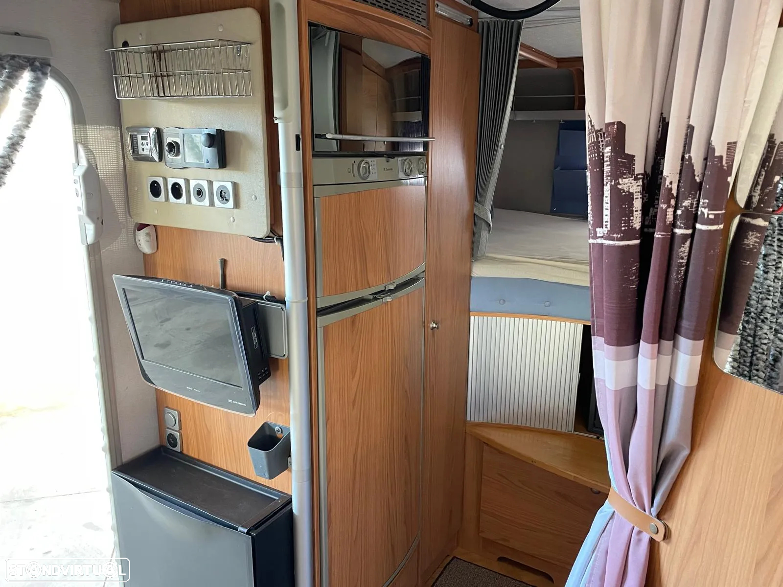 Burstner mega-van IT 675 - Autocaravana c/Cama Basculante - 27