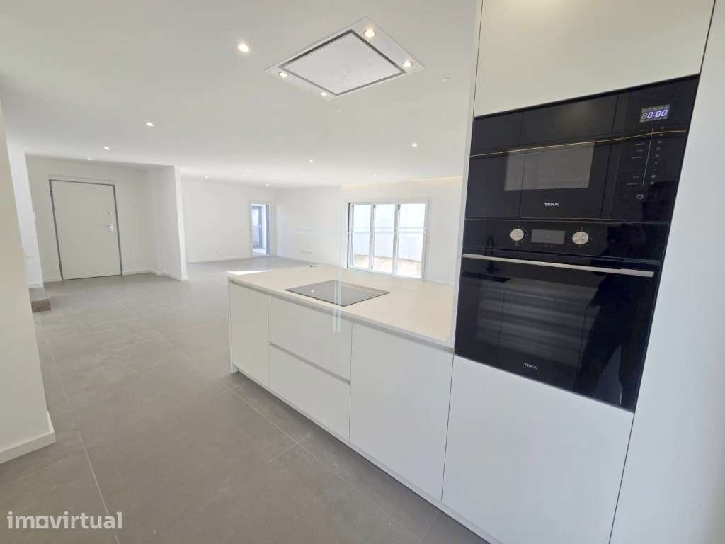 Moradia Isolada com piscina e garagem - Aroeira - Grande imagem: 4/40