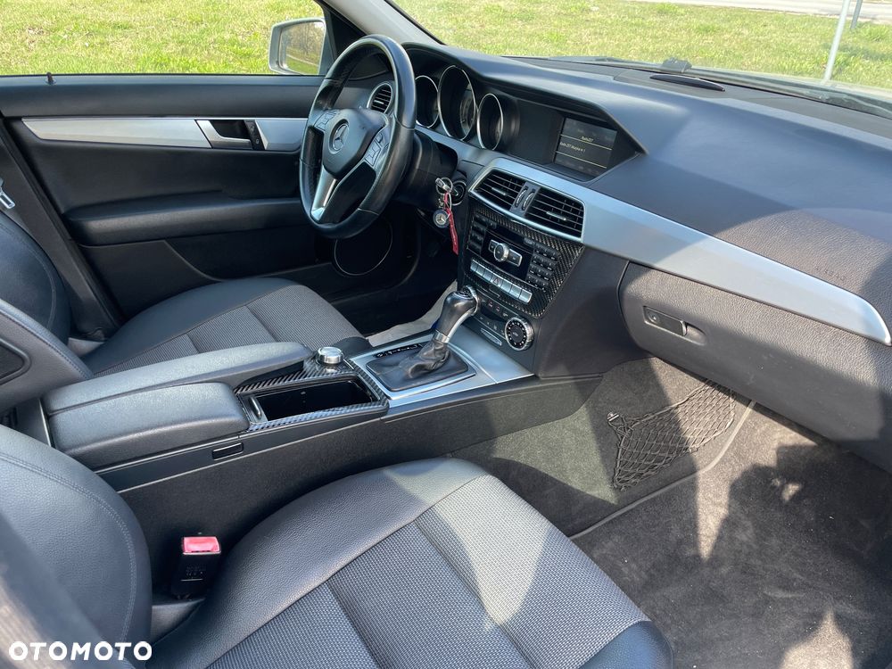 Mercedes-Benz Klasa C 180 BlueEFFICIENCY 7G-TRONIC Avantgarde - 18