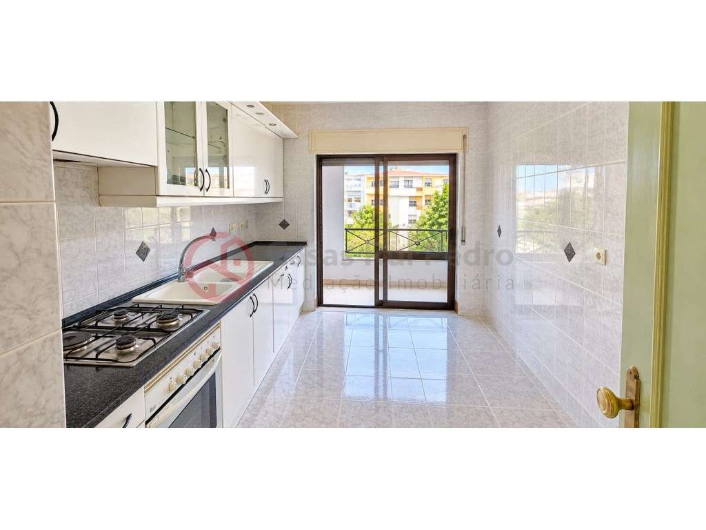 Apartamento T2 na Tapada das Mercês com 103m2 - Grande imagem: 5/28