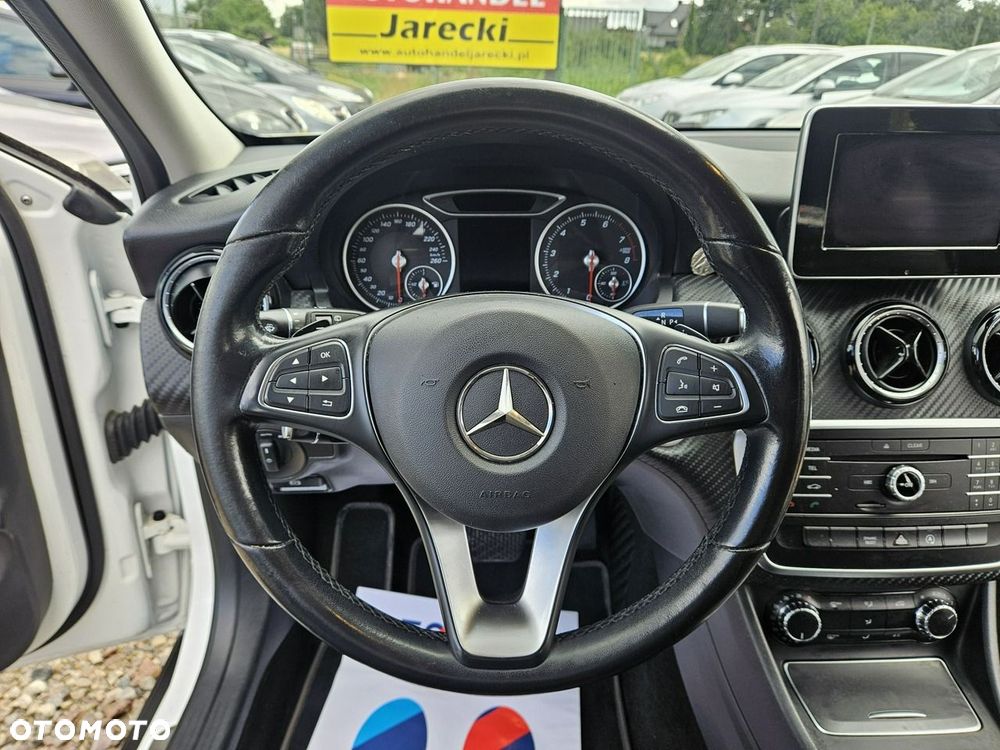 Mercedes-Benz GLA - 15