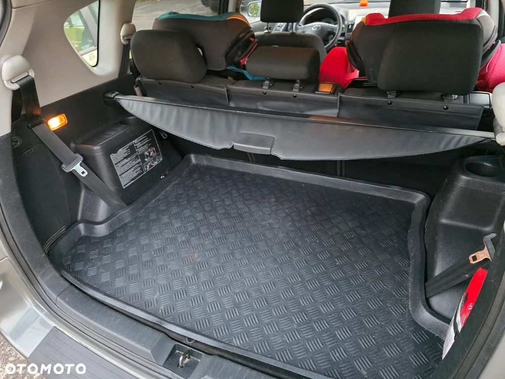 Toyota Corolla Verso 2.0 D-4D Sol 7os - 18