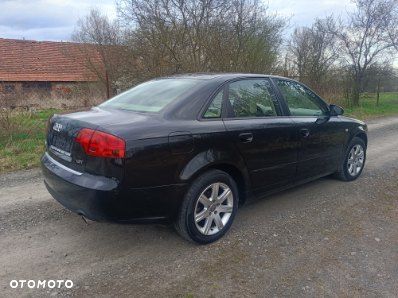 Audi A4 Limousine - 4