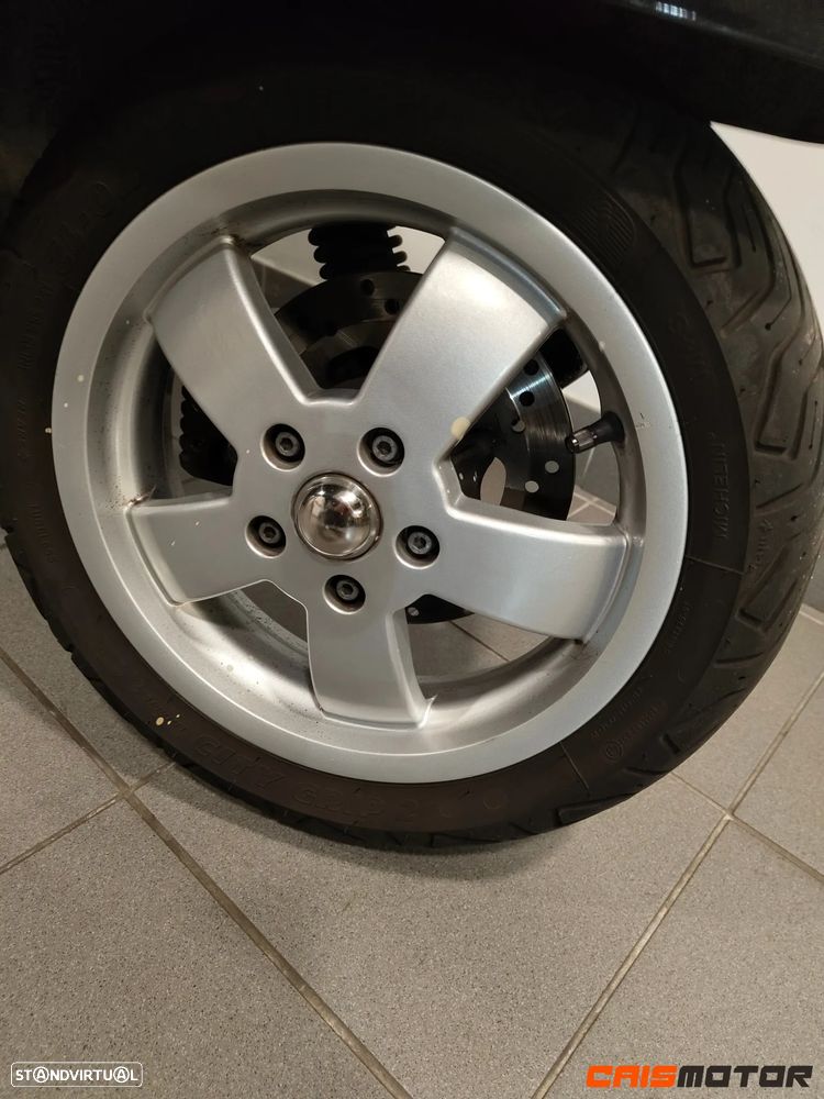 Vespa GTS Super GTS 300 - 6