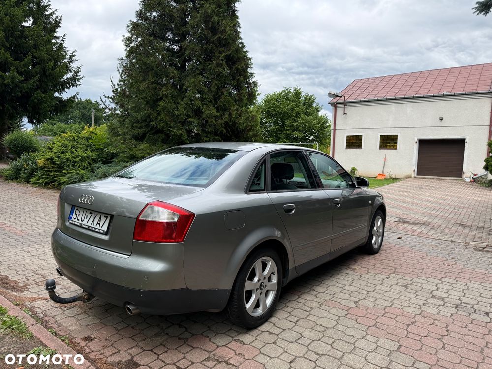 Audi A4 Limousine - 3