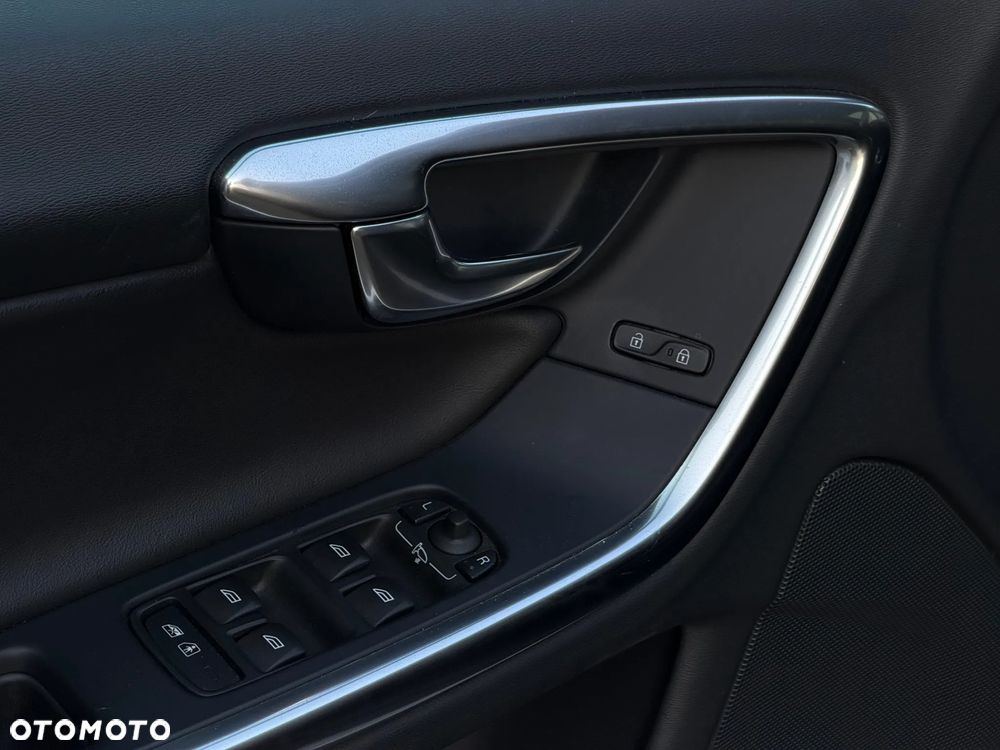 Volvo V60 D4 Drive-E R-Design Summum - 19