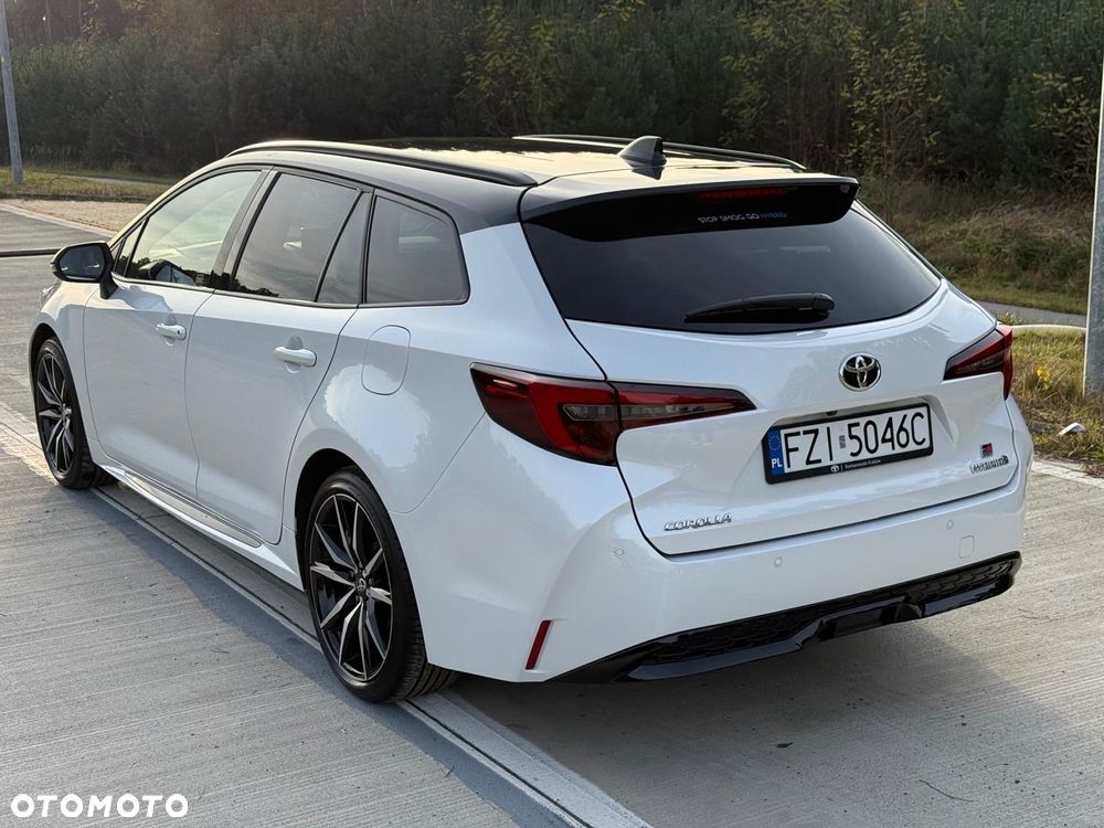 Toyota Corolla 2.0 Hybrid GR Sport Dynamic - 22