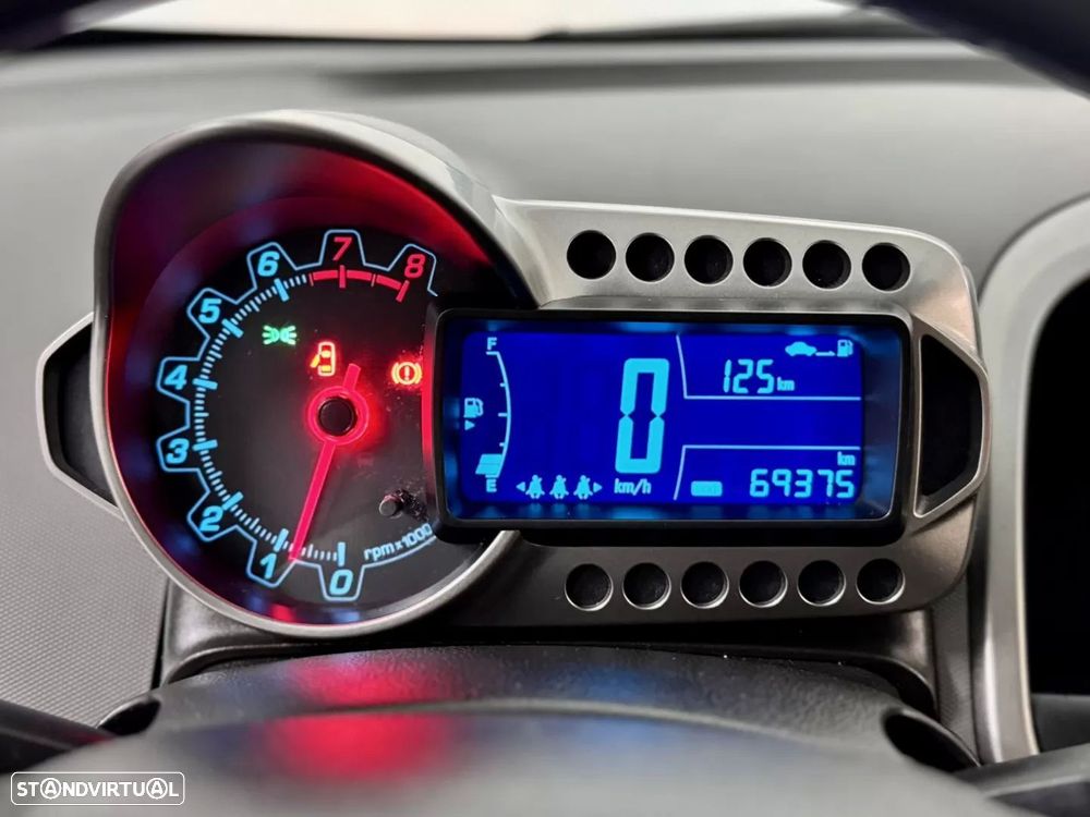 Chevrolet Aveo 1.2 LT - 27