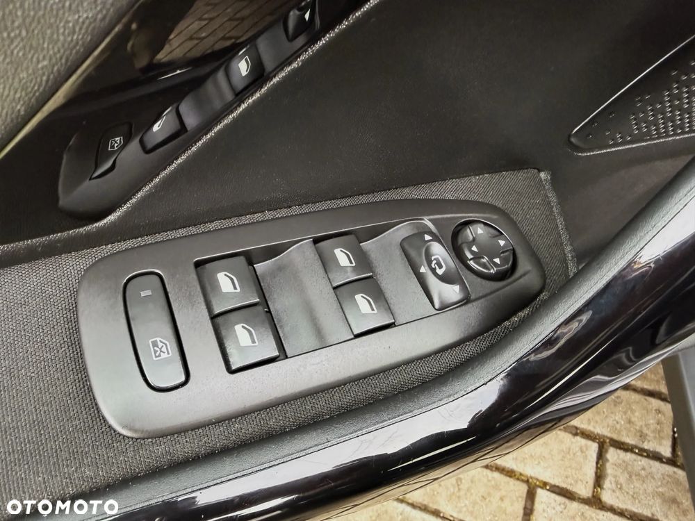 Peugeot 2008 PureTech 130 Stop&Start EAT6 Allure - 31