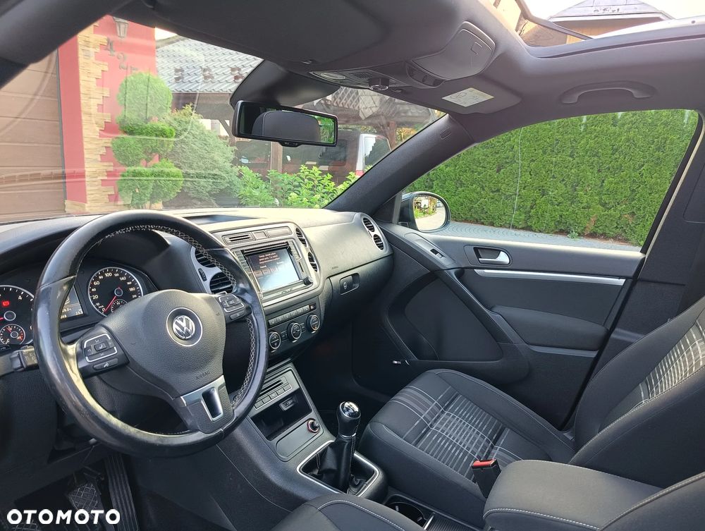 Volkswagen Tiguan 2.0 TDI SCR BlueMotion Technology Lounge Sport & Style - 25