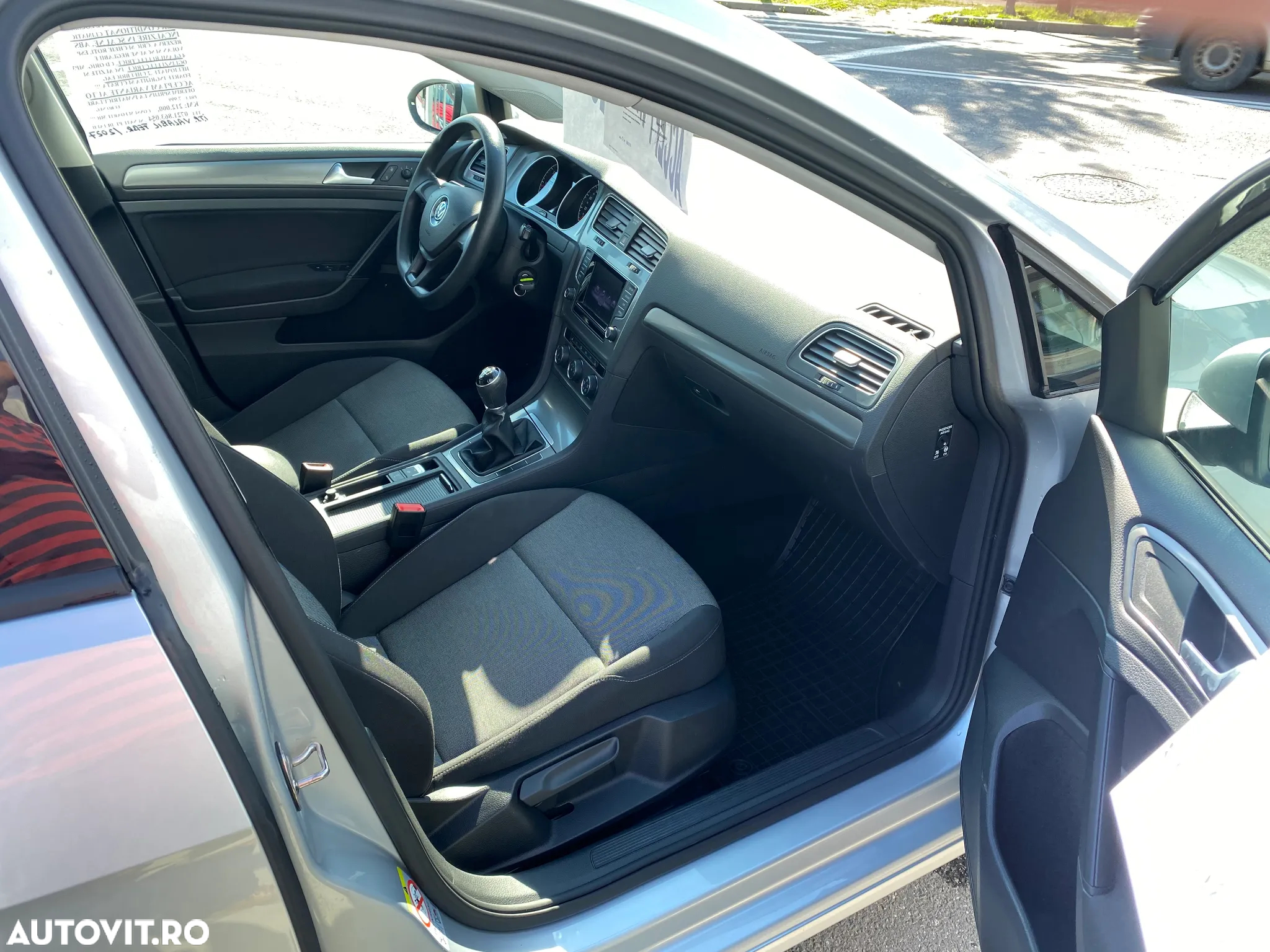 Volkswagen Golf 1.6 TDI BlueMotion Technology Comfortline - 17