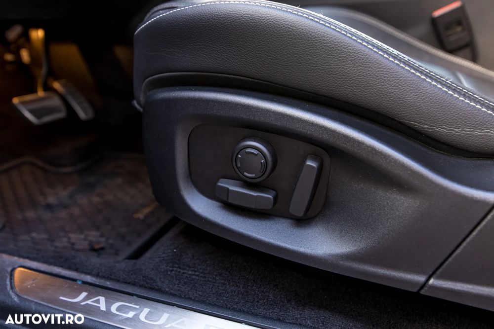 Jaguar E-Pace D200 AWD R-Dynamic SE - 25