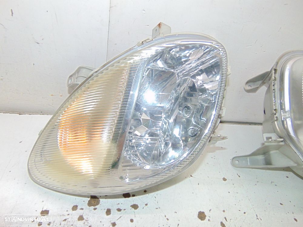 Daihatsu Sirion faróis - 2