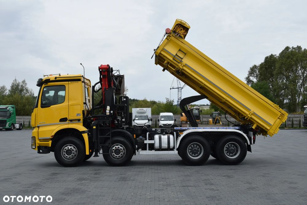 Mercedes-Benz AROCS 3243 / 8x4 / EURO 6 / HDS PALFINGER EPSILON Q170Z / ROTATOR / CHYWTAK / STEROWANIE RADIOWE / WYWROTKA / HYDROBURTA / AUTOMAT / SYSTEM KAMER CYFROWYCH / KAMERA COFANIA / NAWIGACJA / HAK / NISKI PRZEBIEG / 2020 / SERWISOWANY / SPROWADZONY - 25