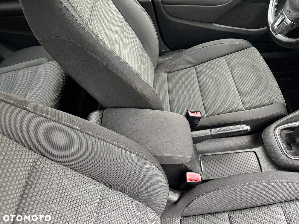 Volkswagen Golf 1.6 TDI DPF BlueMotion Technology Trendline - 22