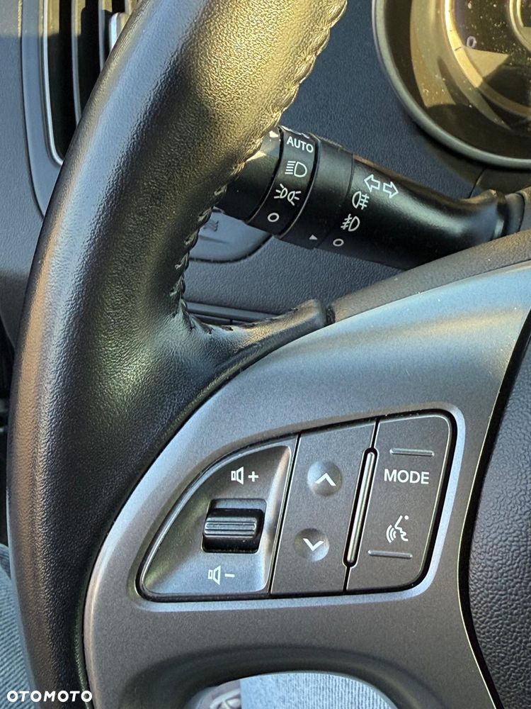 Hyundai ix35 1.7 CRDi 2WD blue Finale Gold - 39