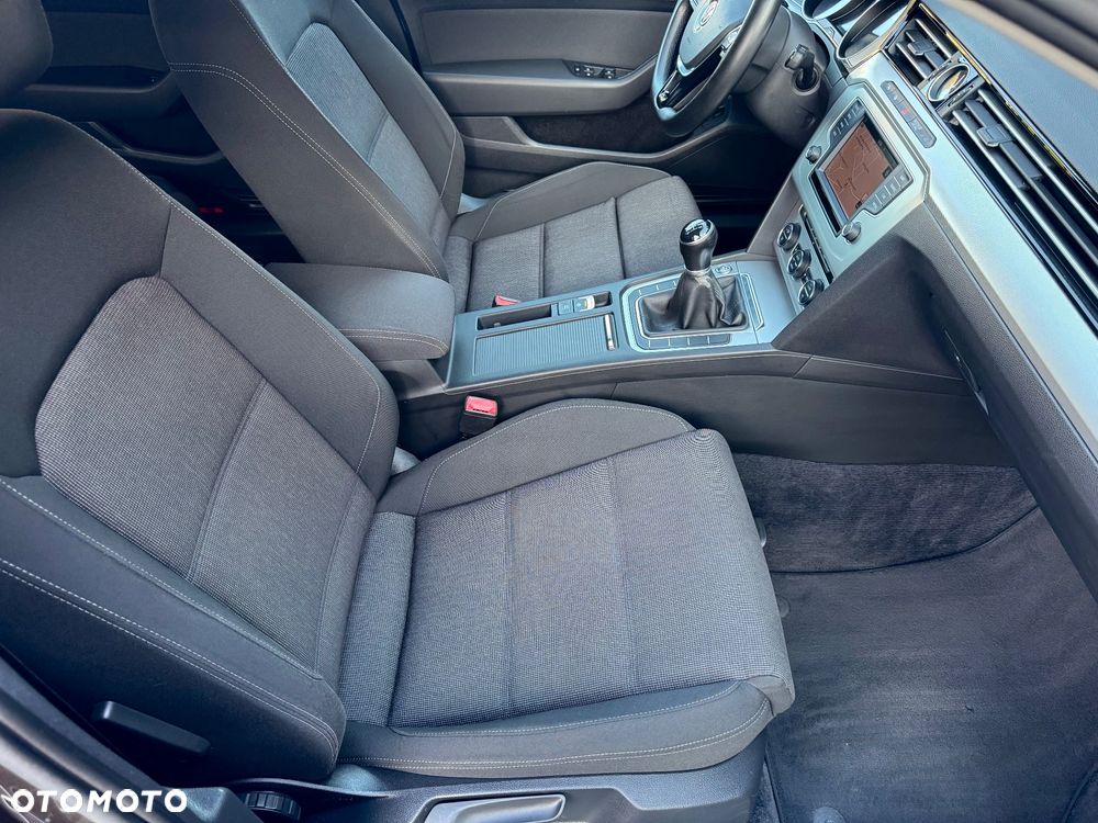 Volkswagen Passat 2.0 TDI (BlueMotion Technology) Comfortline - 26