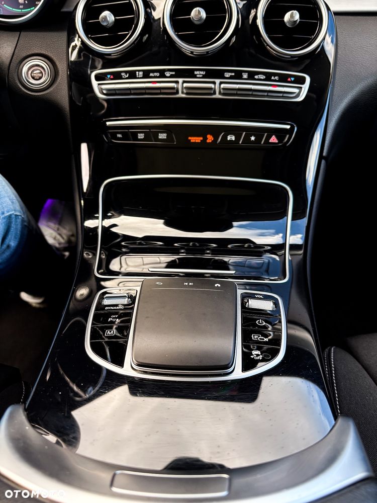 Mercedes-Benz GLC - 12