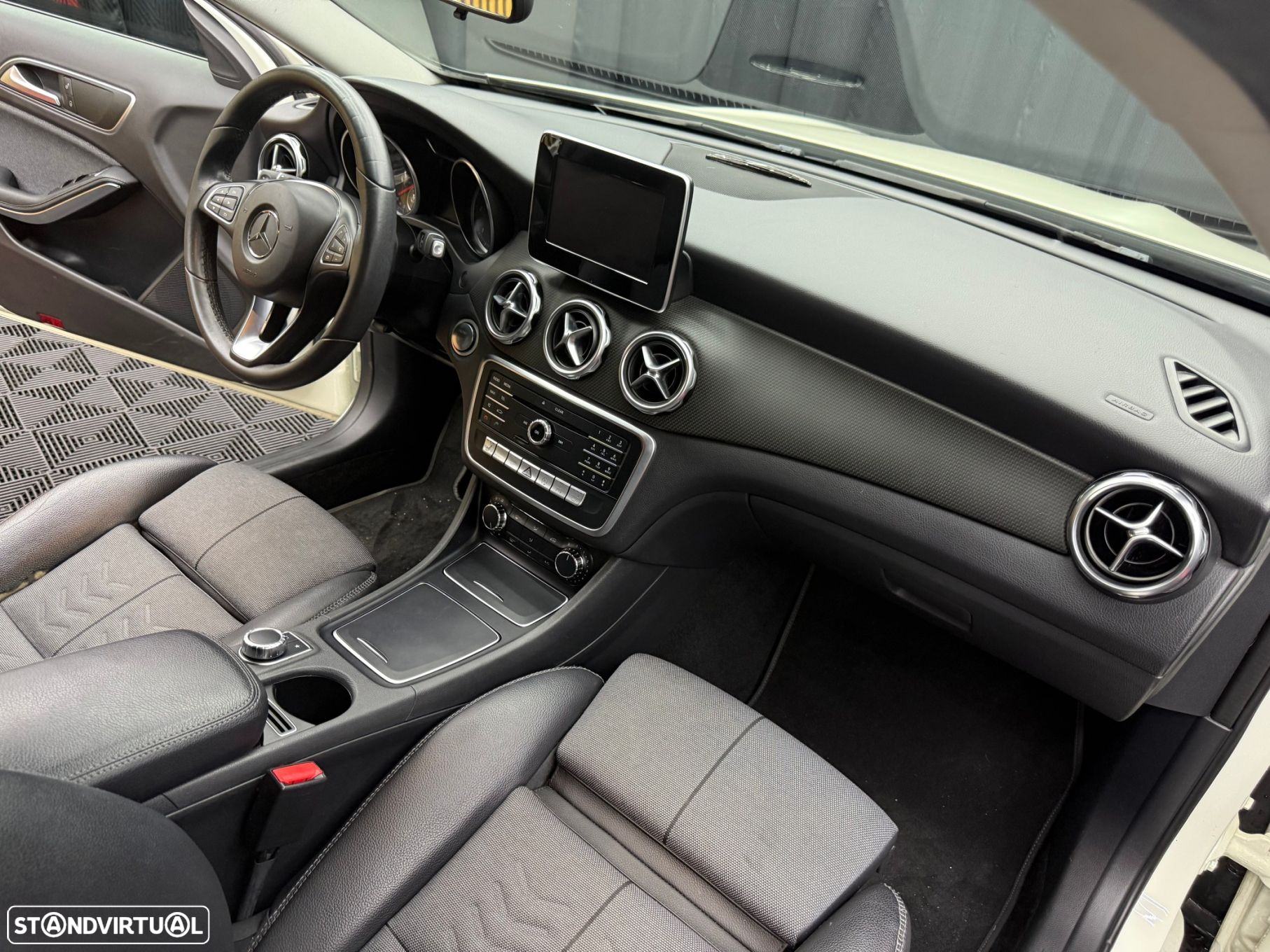 Mercedes-Benz GLA 200 (CDI) d 7G-DCT Urban - 39