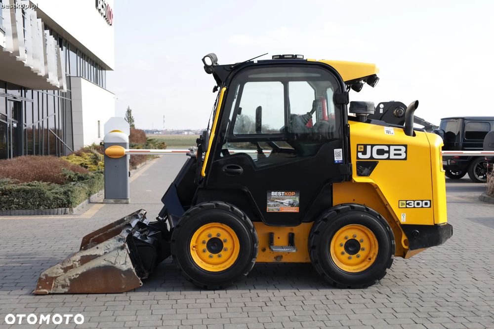 JCB 300 T4 Miniładowarka Skid steer - 8