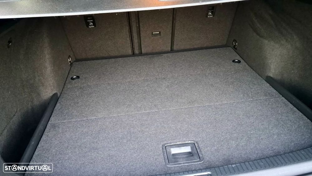 VW Golf Variant 1.6 TDi Confortline - 32