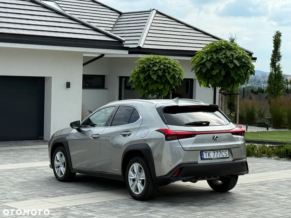Lexus UX - 12