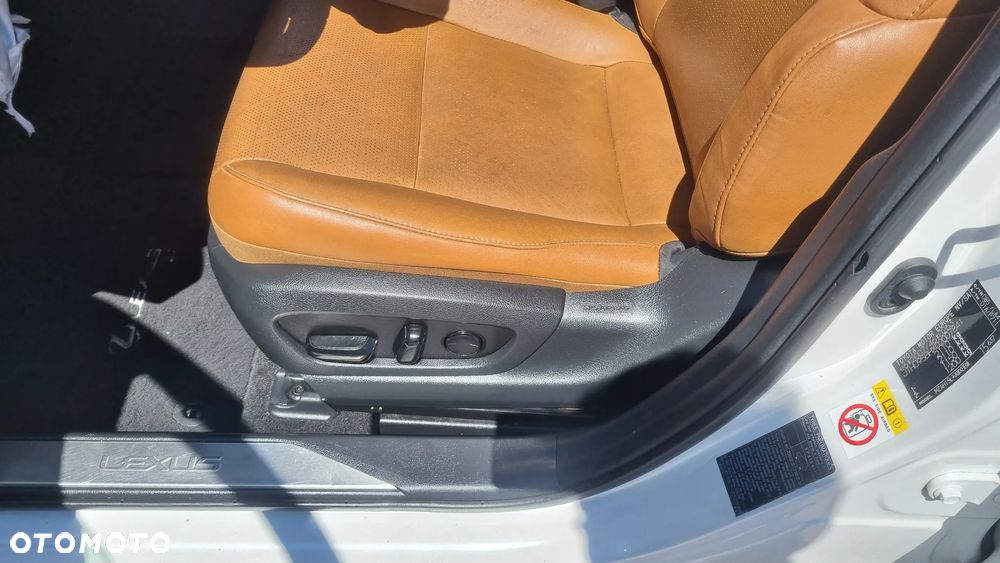 Lexus UX 250h F SPORT - 25