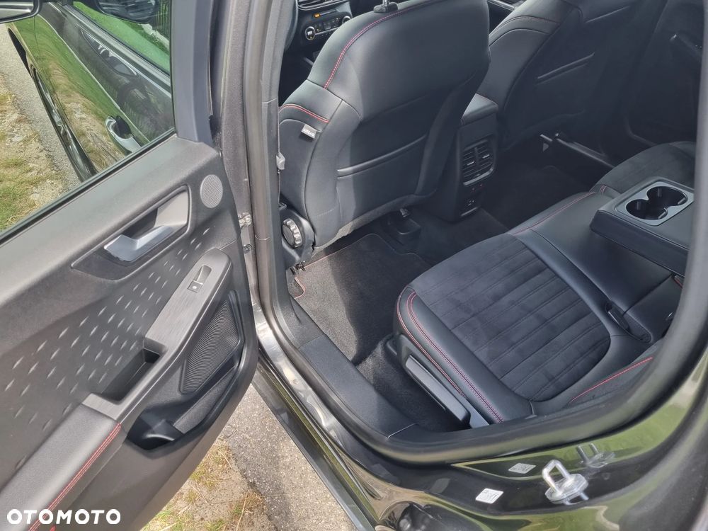 Ford Kuga 2.0 TDCi 2x4 ST-Line - 27