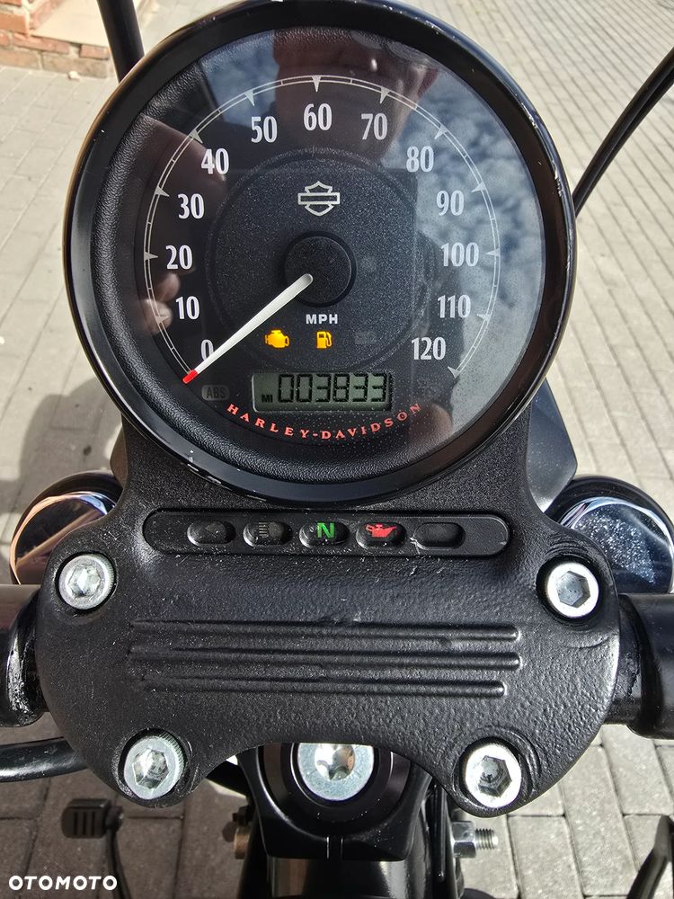 Harley-Davidson Sportster Iron 883 - 15