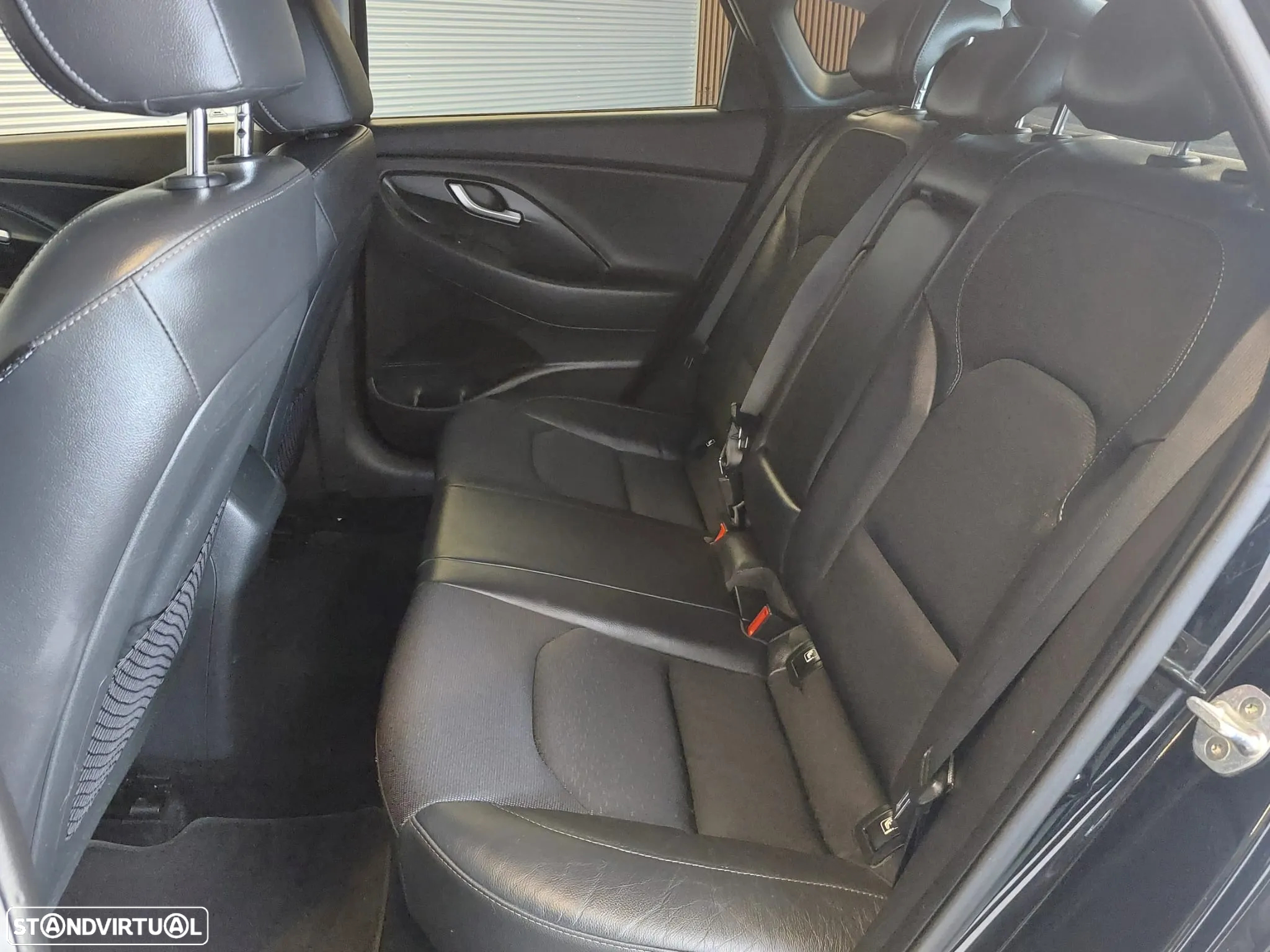 Hyundai i30 Fastback 1.0 T-GDI Style+Sens.Frt.+CI - 11