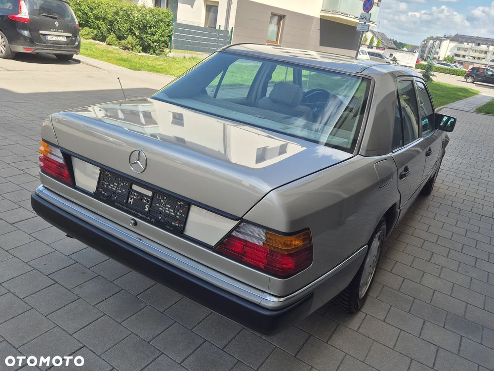 Mercedes-Benz W124 (1984-1993) - 22