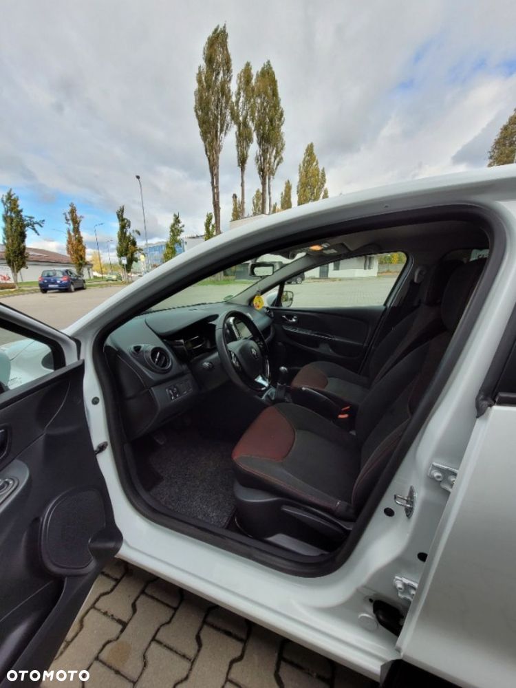Renault Clio 1.2 16V 75 Life - 11