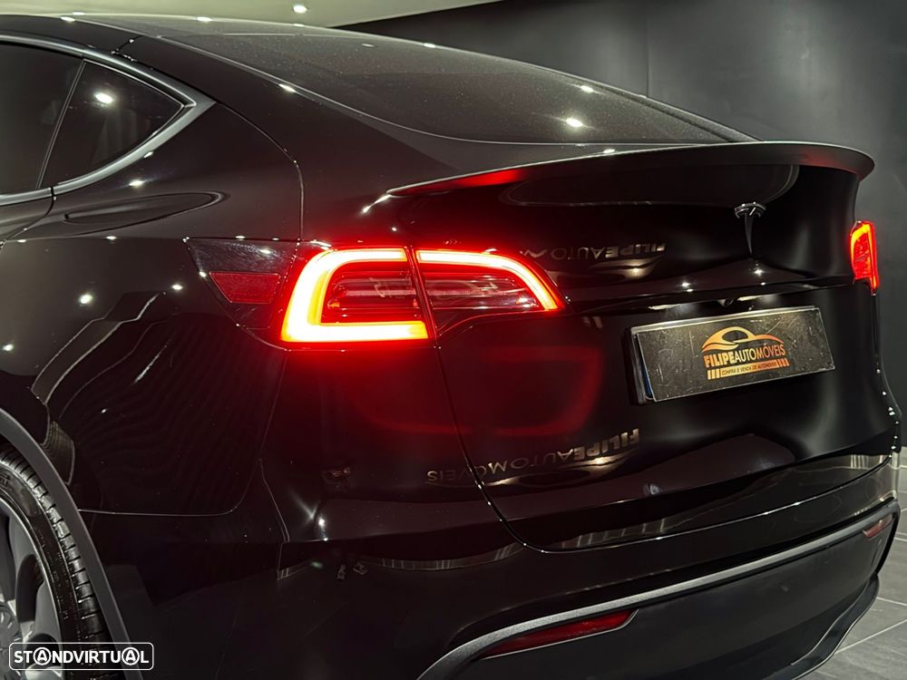 Tesla Model Y Performance Dual Motor AWD - 13