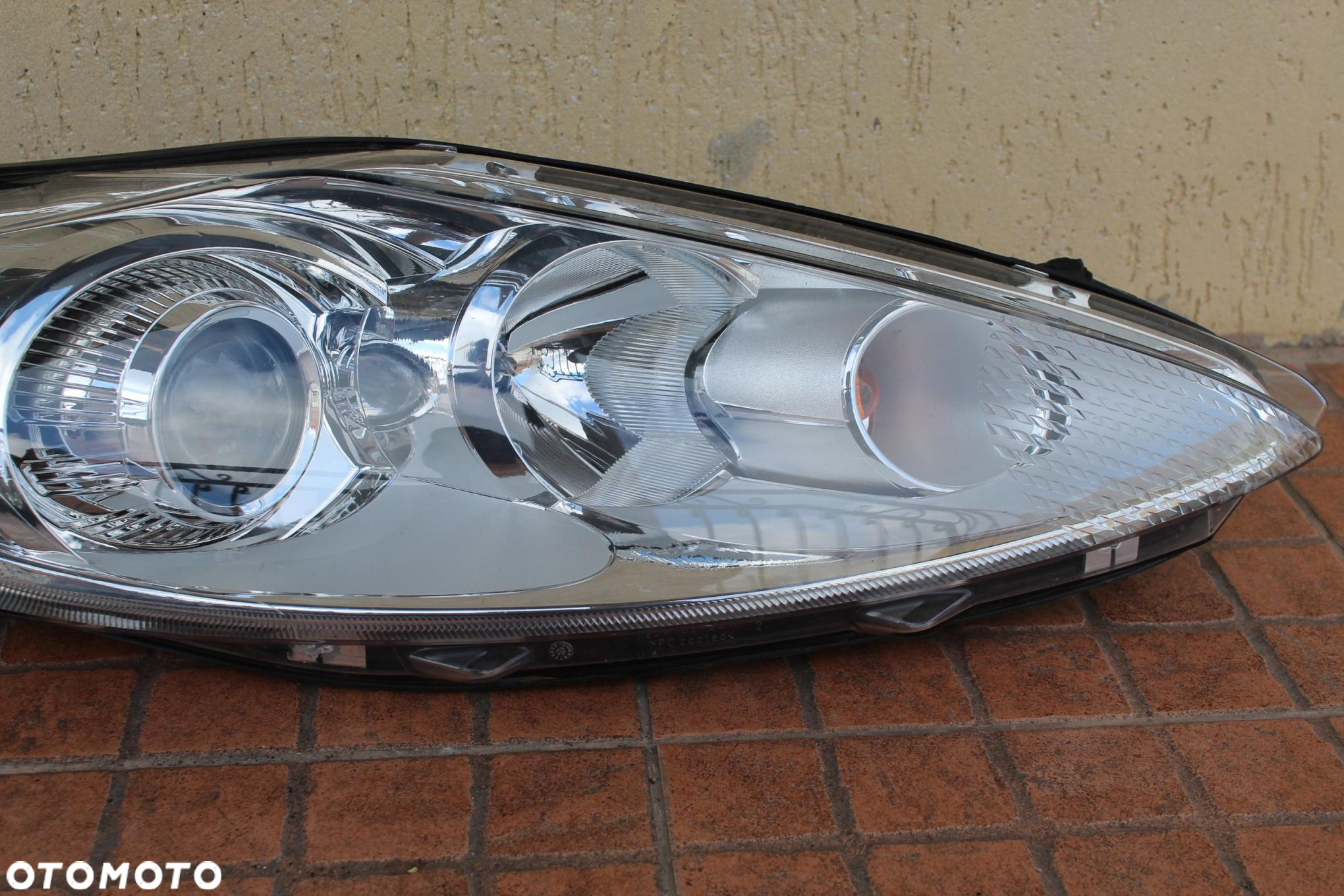 LAMPA PRAWY PRZÓD FORD FIESTA MK7 1EL247045-36II - 2
