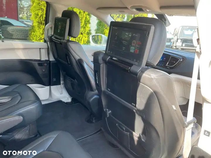 Chrysler Pacifica - 2