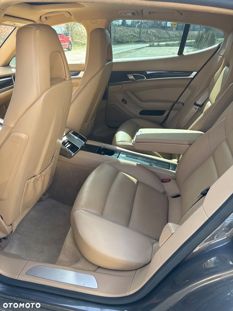 Porsche Panamera 4 PDK - 13