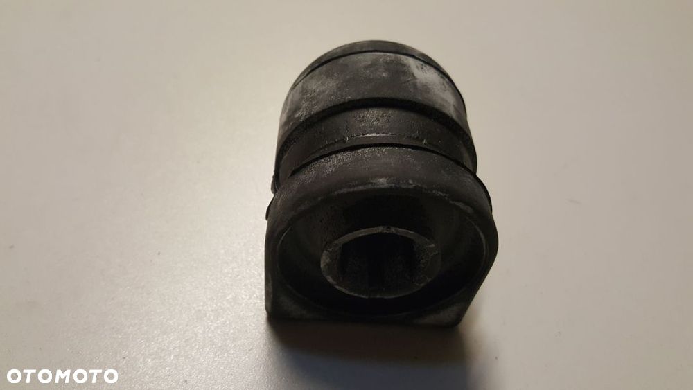 TULEJA TYLNA WAHACZA PRZEDNIEGO NISSAN PRZ. L. i P. Z-9163