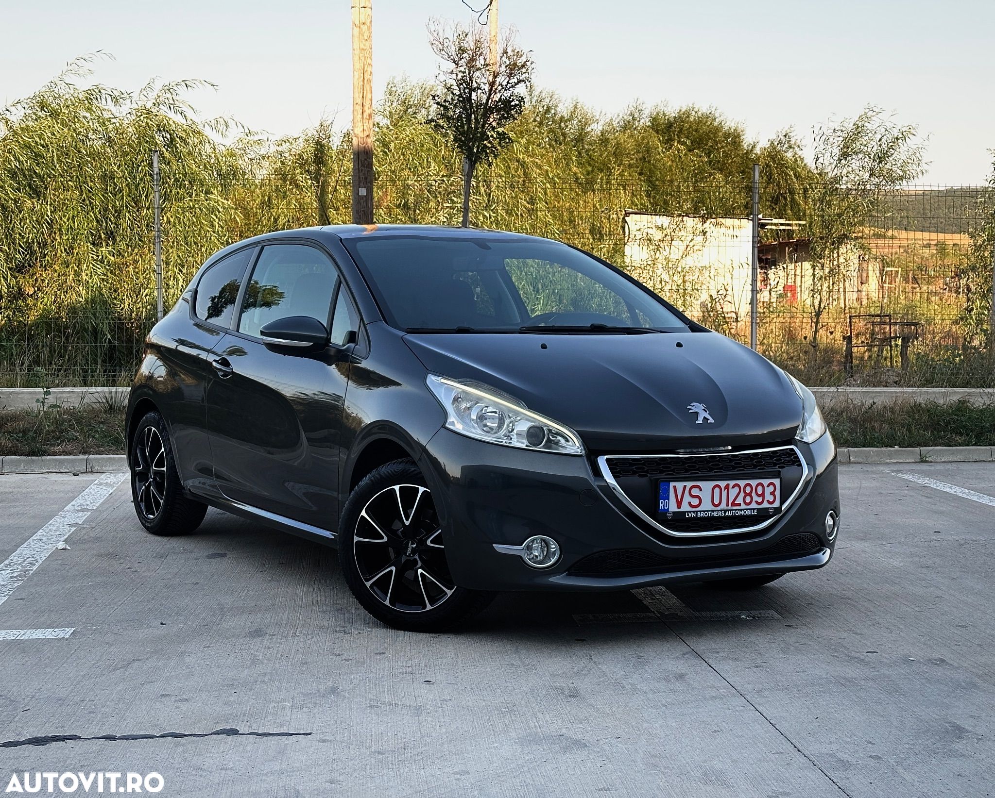 Peugeot 208 - 1
